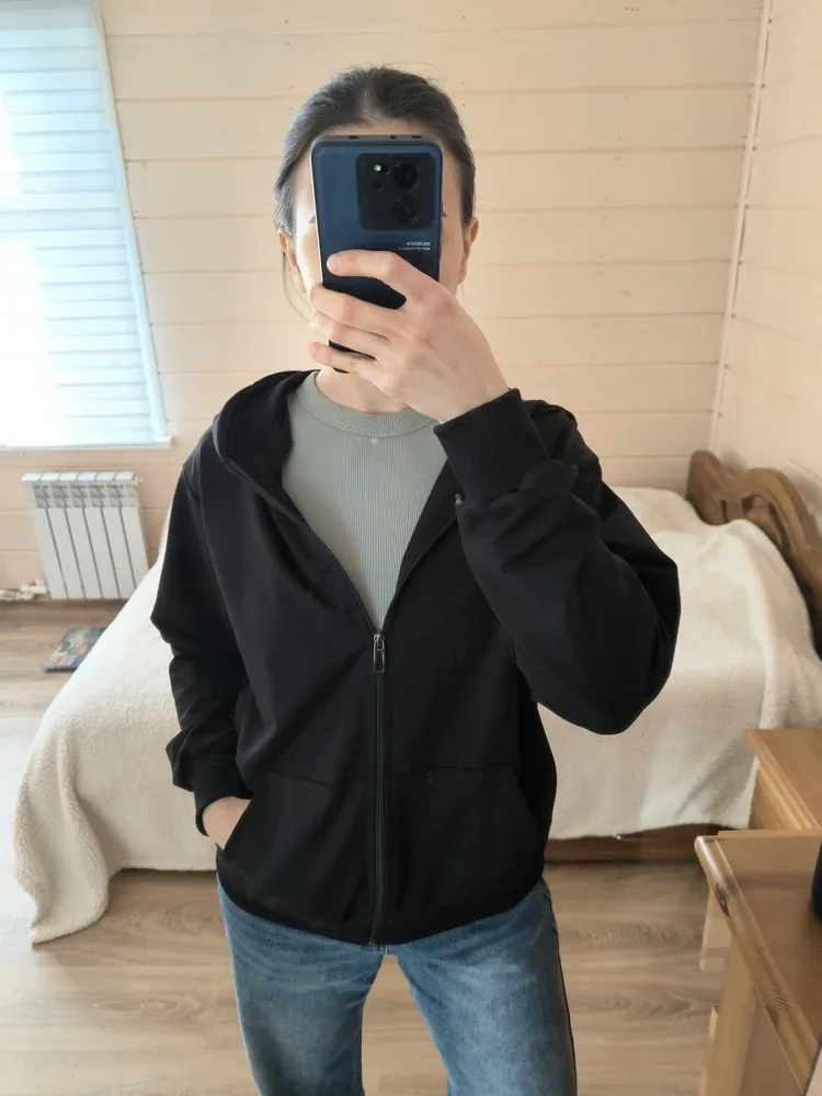 Everyday look with a black NAZZANI hoodie